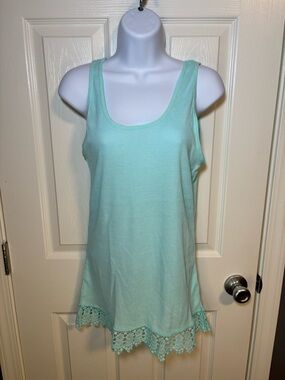 Lot of 5 tank tops with lace trim 
L/XL